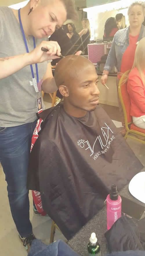 Karabo Mogane getting a haircut in preparation for the Idols SA Season 11 Grand Finale